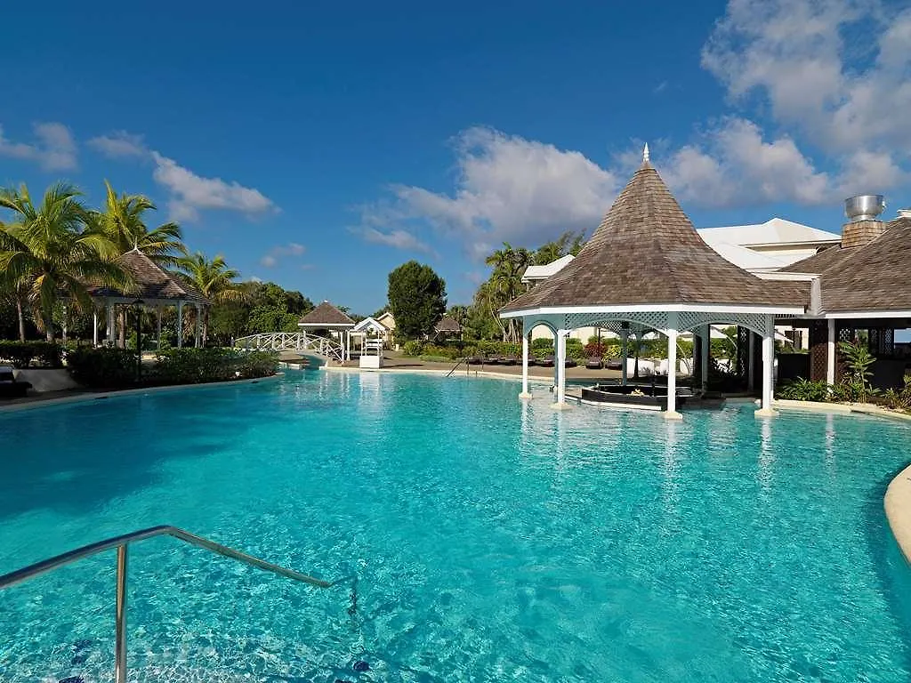Melia Braco Village トレローニー教区